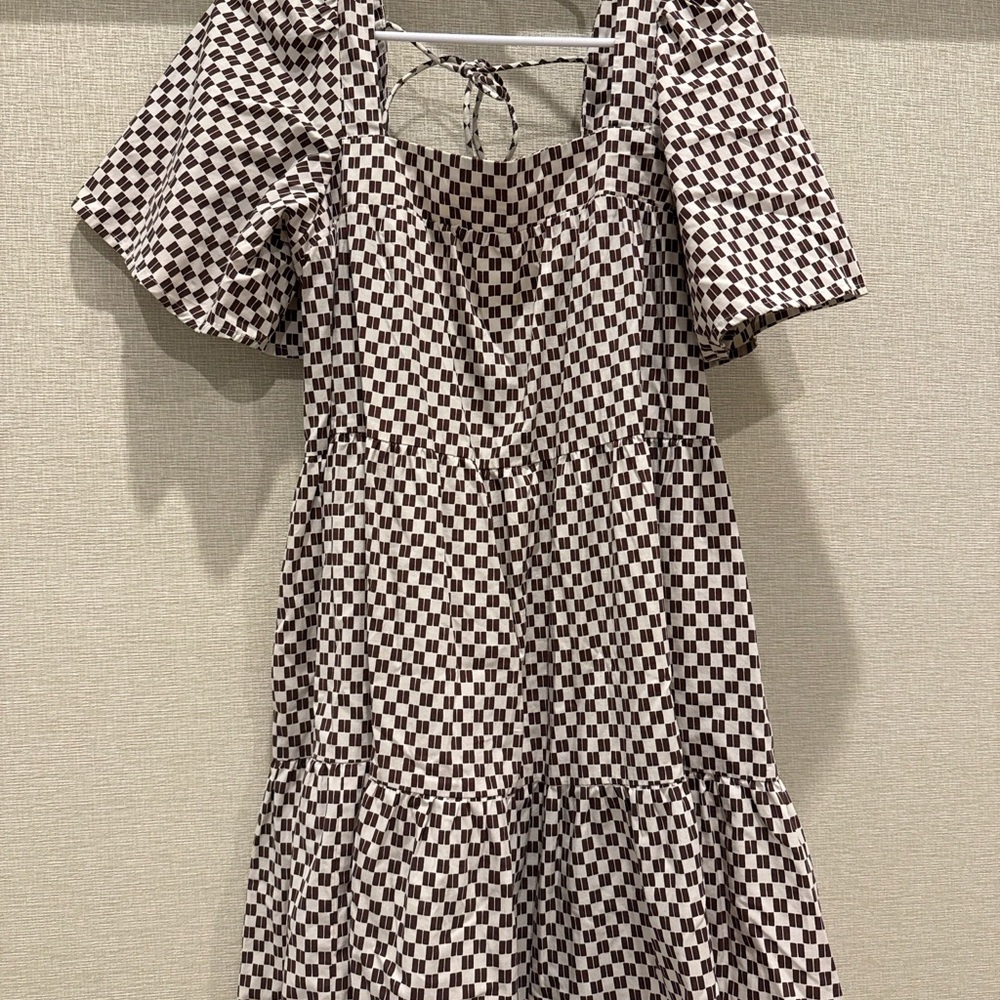 Abercrombie & Fitch – Checkered Open-Back Tie Dress